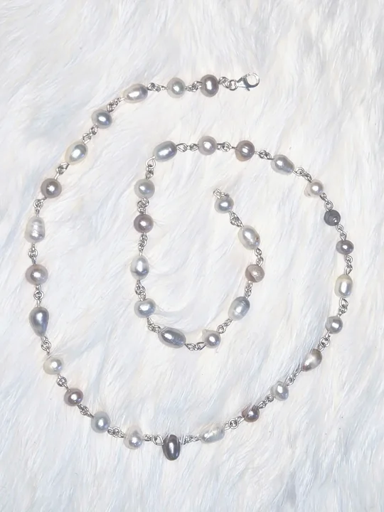 Another view of the Soft Violet Pearl Set: Necklace, Bracelet and Earrings