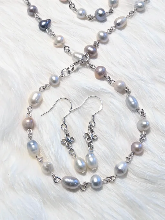Another view of the Soft Violet Pearl Set: Necklace, Bracelet and Earrings