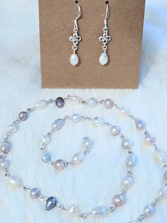 Another view of the Soft Violet Pearl Set: Necklace, Bracelet and Earrings