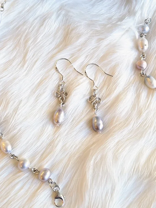 Another view of the Soft Violet Pearl Set: Necklace, Bracelet and Earrings
