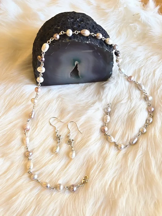 Another view of the Soft Violet Pearl Set: Necklace, Bracelet and Earrings