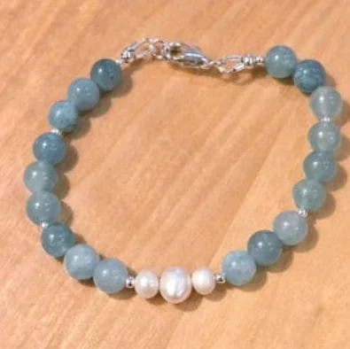 Another view of the Sea Blue Crystal Bracelet with Freshwater Pearls & Sterling Silver Beads and Clasp