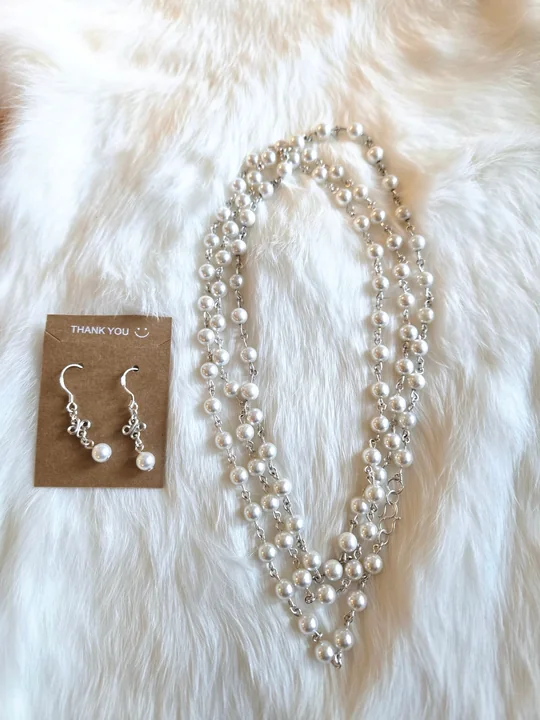 Classic Shell Pearl Necklace and Earrings
