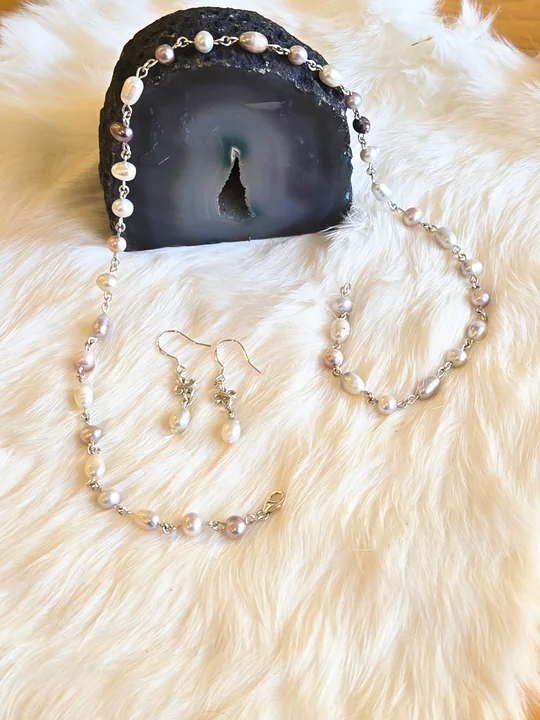 Another view of the Soft Violet Pearl Set: Necklace, Bracelet and Earrings