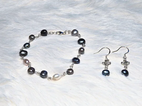 Another view of the Dark Blue Pearl Bracelet and Earrings